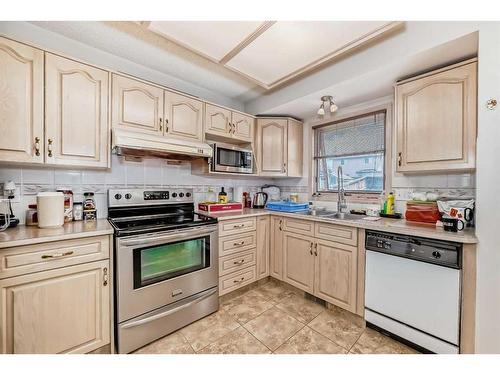 7115 California Boulevard Ne, Calgary, AB - Indoor Photo Showing Kitchen With Double Sink