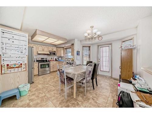 7115 California Boulevard Ne, Calgary, AB - Indoor Photo Showing Dining Room