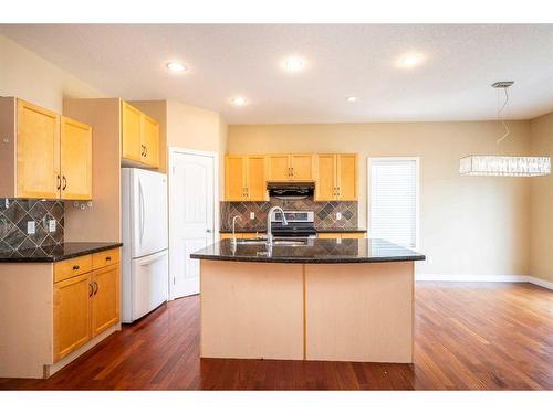 219 Panamount Circle Nw, Calgary, AB - Indoor Photo Showing Kitchen