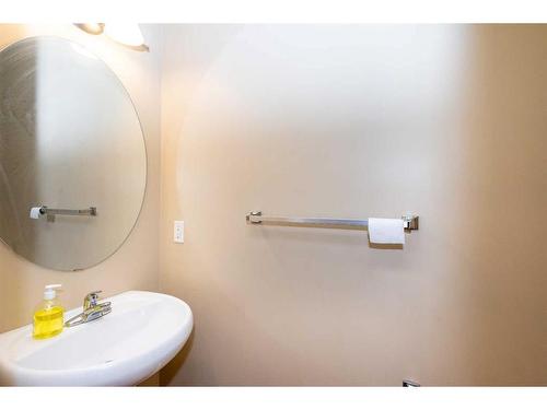 219 Panamount Circle Nw, Calgary, AB - Indoor Photo Showing Bathroom