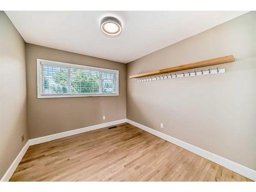 203 Parkvalley Drive Se, Calgary, AB - Indoor Photo Showing Other Room