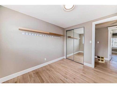 203 Parkvalley Drive Se, Calgary, AB - Indoor Photo Showing Other Room