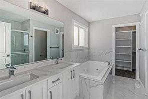 1409 Price Close, Carstairs, AB - Indoor Photo Showing Bathroom