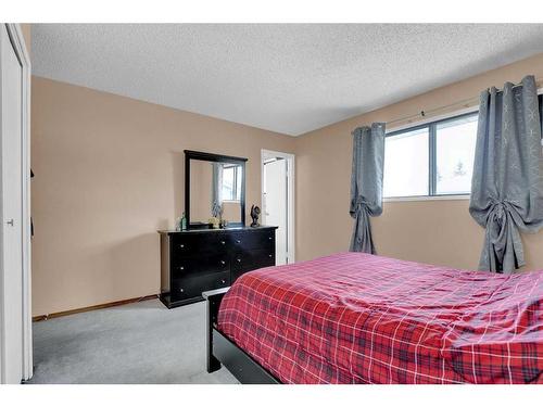 751 Fonda Court Se, Calgary, AB - Indoor Photo Showing Bedroom
