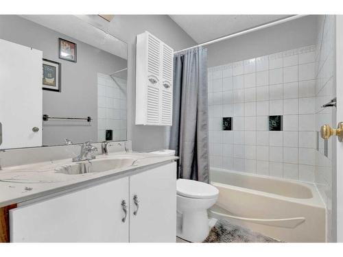 751 Fonda Court Se, Calgary, AB - Indoor Photo Showing Bathroom
