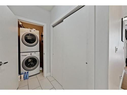 105-320 12 Avenue Ne, Calgary, AB - Indoor Photo Showing Laundry Room