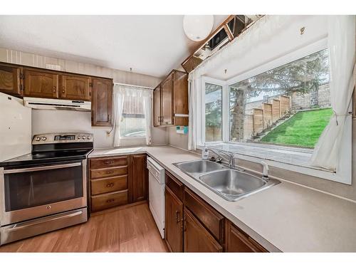 973 Ranchview Crescent Nw, Calgary, AB - Indoor Photo Showing Kitchen With Double Sink