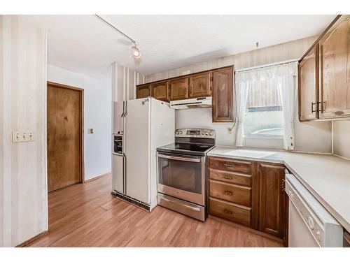 973 Ranchview Crescent Nw, Calgary, AB - Indoor Photo Showing Kitchen