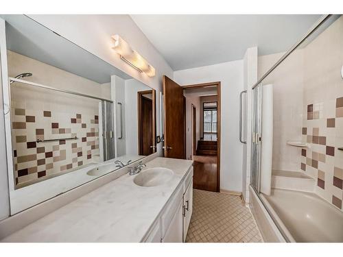 973 Ranchview Crescent Nw, Calgary, AB - Indoor Photo Showing Bathroom