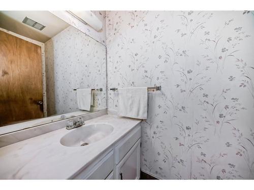 973 Ranchview Crescent Nw, Calgary, AB - Indoor Photo Showing Bathroom