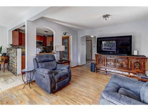 9734 Harvest Hills Link Ne, Calgary, AB - Indoor Photo Showing Living Room