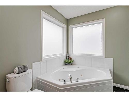 687 Tuscany Drive Nw, Calgary, AB - Indoor Photo Showing Bathroom