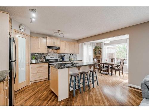 687 Tuscany Drive Nw, Calgary, AB - Indoor Photo Showing Kitchen