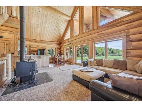 391043 Range Road 5-0, Rural Clearwater County, AB - Indoor Photo Showing Living Room