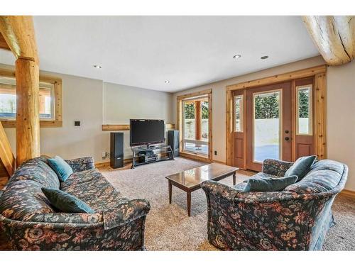 391043 Range Road 5-0, Rural Clearwater County, AB - Indoor Photo Showing Living Room