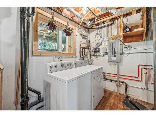 391043 Range Road 5-0, Rural Clearwater County, AB - Indoor Photo Showing Laundry Room