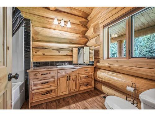 391043 Range Road 5-0, Rural Clearwater County, AB - Indoor Photo Showing Bathroom