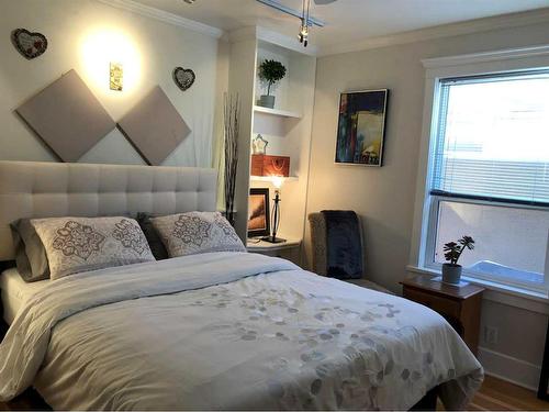 530 23 Avenue Sw, Calgary, AB - Indoor Photo Showing Bedroom