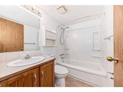 115 Castledale Way Ne, Calgary, AB - Indoor Photo Showing Bathroom