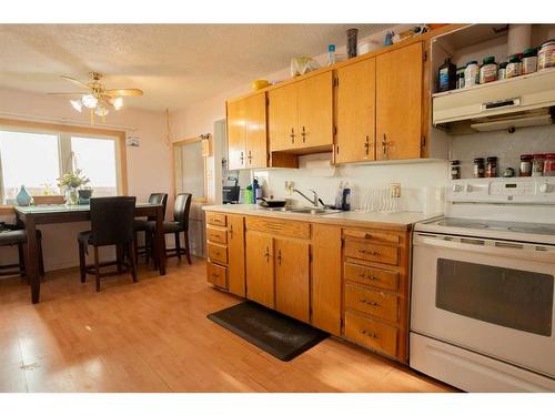 8531 47 Avenue Nw, Calgary, AB - Indoor Photo Showing Kitchen With Double Sink