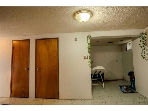 8531 47 Avenue Nw, Calgary, AB - Indoor Photo Showing Other Room