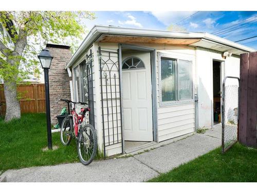 8531 47 Avenue Nw, Calgary, AB - Outdoor With Exterior