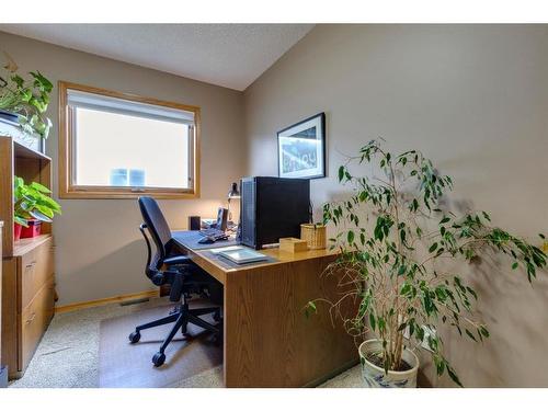 424 Schubert Place Nw, Calgary, AB - Indoor Photo Showing Office