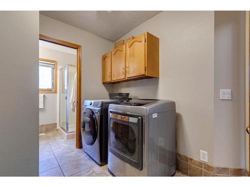 424 Schubert Place Nw, Calgary, AB - Indoor Photo Showing Laundry Room
