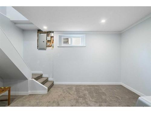 7127 20 Street Se, Calgary, AB - Indoor Photo Showing Other Room