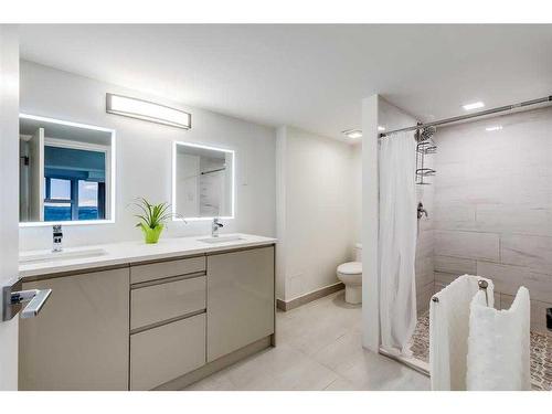 2703-1100 8 Avenue Sw, Calgary, AB - Indoor Photo Showing Bathroom