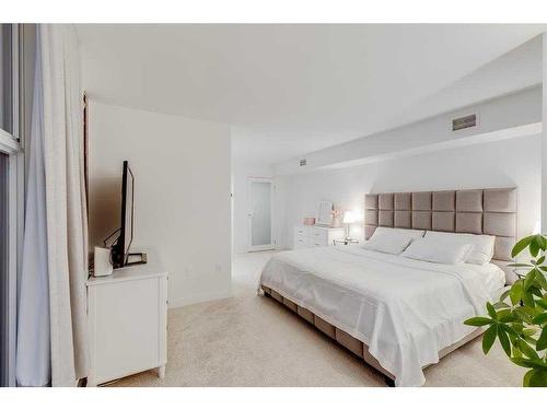 2703-1100 8 Avenue Sw, Calgary, AB - Indoor Photo Showing Bedroom