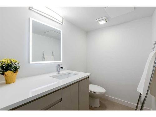 2703-1100 8 Avenue Sw, Calgary, AB - Indoor Photo Showing Bathroom