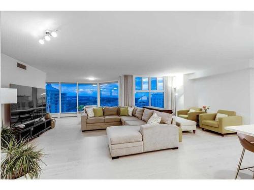 2703-1100 8 Avenue Sw, Calgary, AB - Indoor Photo Showing Living Room