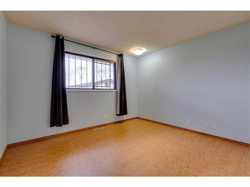 24 Radcliffe Bay Se, Calgary, AB - Indoor Photo Showing Other Room