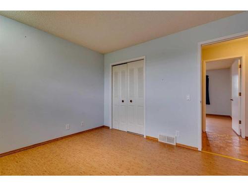 24 Radcliffe Bay Se, Calgary, AB - Indoor Photo Showing Other Room