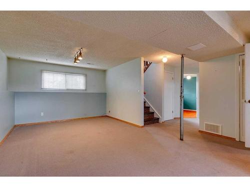 24 Radcliffe Bay Se, Calgary, AB - Indoor