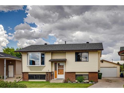 24 Radcliffe Bay Se, Calgary, AB - Outdoor