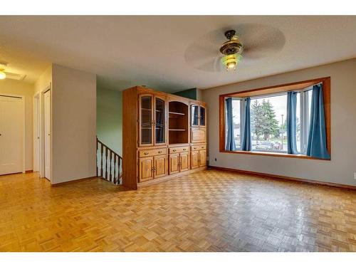 24 Radcliffe Bay Se, Calgary, AB - Indoor Photo Showing Other Room