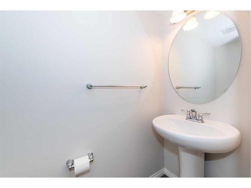 104 Windstone Link Sw, Airdrie, AB - Indoor Photo Showing Bathroom