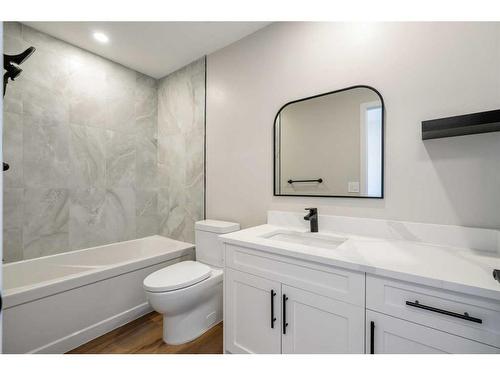113 Somerset Drive Sw, Calgary, AB - Indoor Photo Showing Bathroom