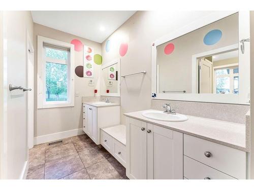 100-8014 338 Avenue East, Rural Foothills County, AB - Indoor Photo Showing Bathroom