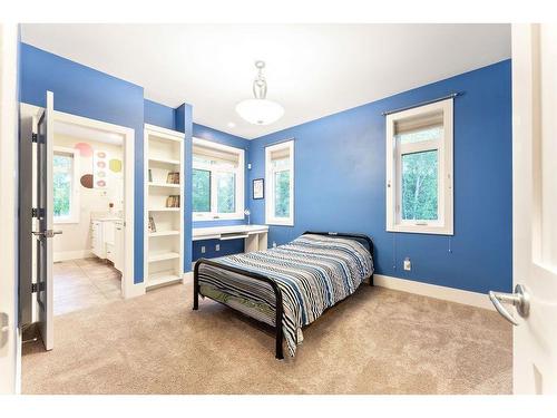 100-8014 338 Avenue East, Rural Foothills County, AB - Indoor Photo Showing Bedroom