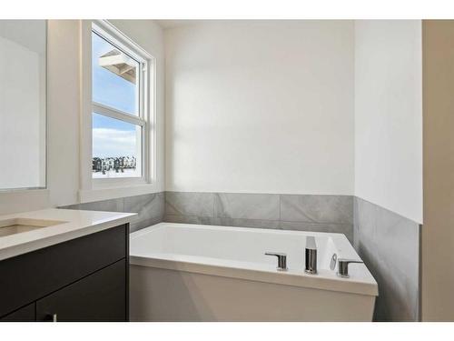 120 Heritage Boulevard, Cochrane, AB - Indoor Photo Showing Bathroom