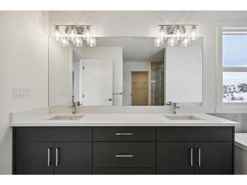 120 Heritage Boulevard, Cochrane, AB - Indoor Photo Showing Bathroom