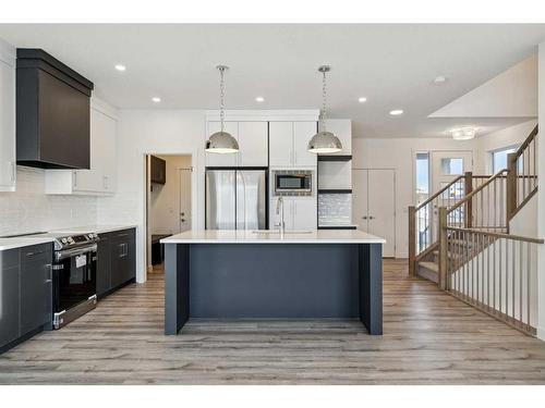 120 Heritage Boulevard, Cochrane, AB - Indoor Photo Showing Kitchen With Upgraded Kitchen