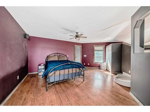 34156 Range Road 270, Rural Red Deer County, AB - Indoor Photo Showing Bedroom