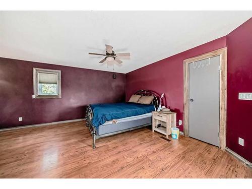 34156 Range Road 270, Rural Red Deer County, AB - Indoor Photo Showing Bedroom