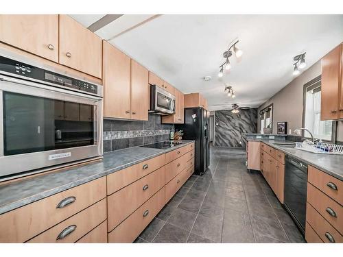 34156 Range Road 270, Rural Red Deer County, AB - Indoor Photo Showing Kitchen