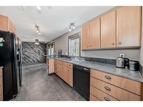 34156 Range Road 270, Rural Red Deer County, AB - Indoor Photo Showing Kitchen