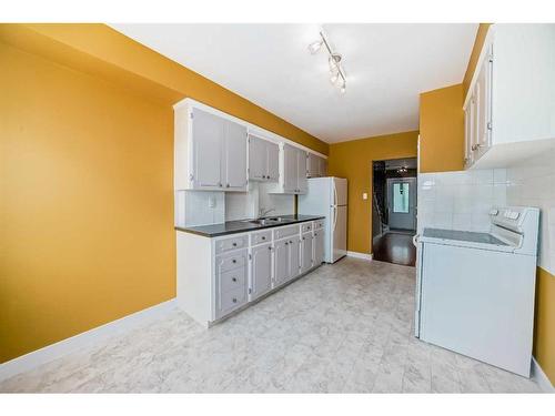 1031 & 1031A 39 Avenue Nw, Calgary, AB - Indoor Photo Showing Laundry Room